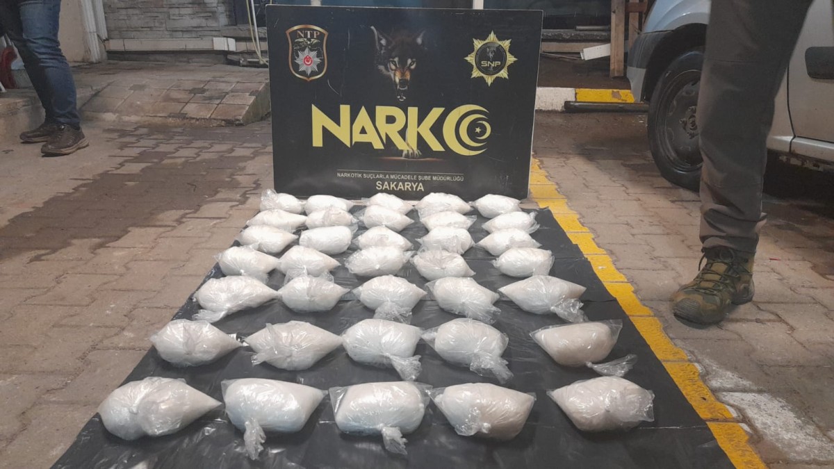 Sakarya'da 17,5 Kilo Metamfetamin Ele Geçirildi