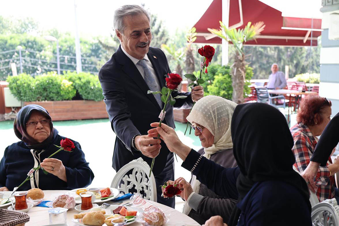“Anne sadece evlat büyüten değil, geleceğin temellerini atan güçlü bir rehberdir”