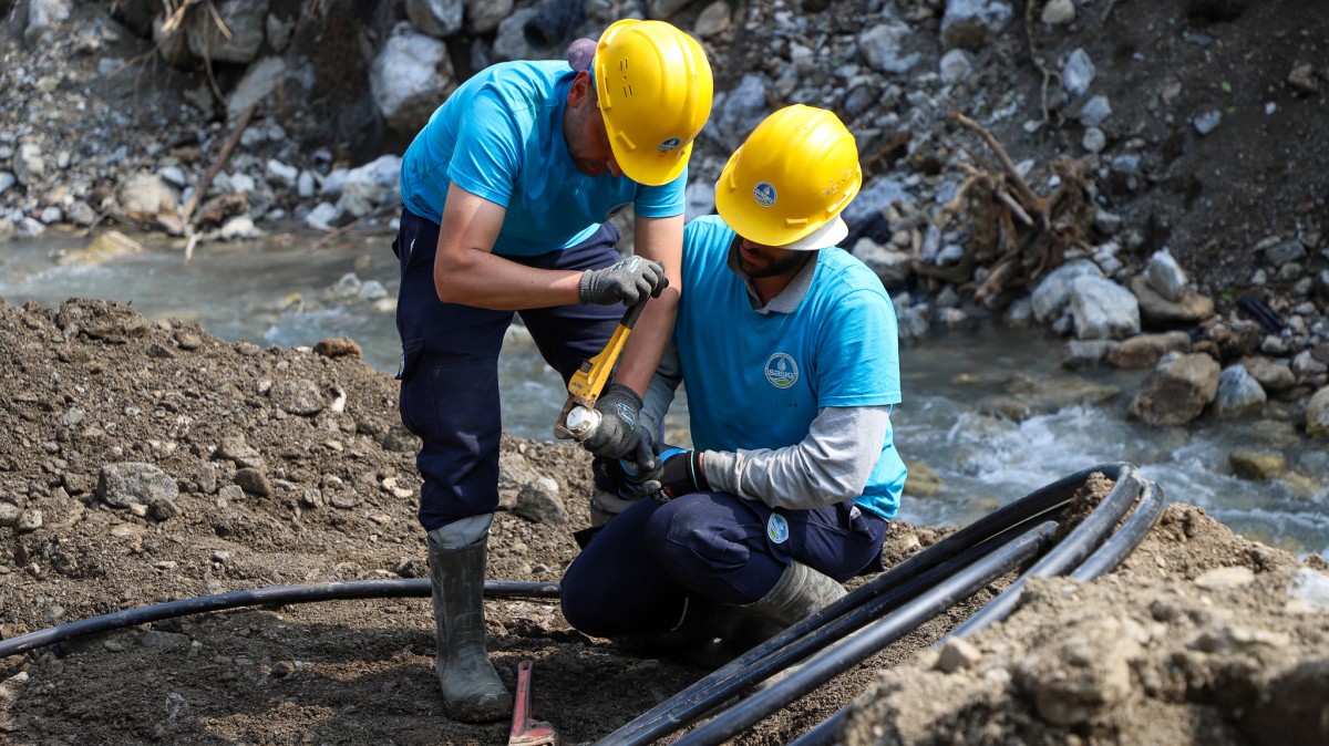 SASKİ, Geyve’de selden etkilenen hatlar için bayramda da sahadaydı
