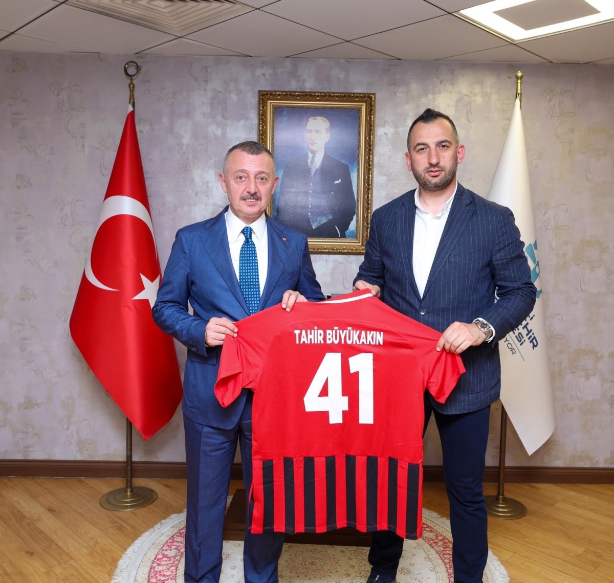 Şampiyon Gölcükspor kupasıyla Başkan Büyükakın’a geldi