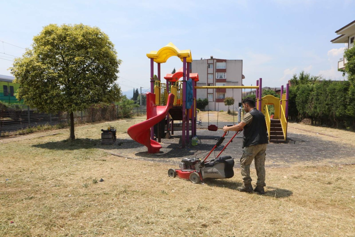 Arifiye’de Park ve Bahçeler Ekipleri Yaz Mesaisine Hız Verdi