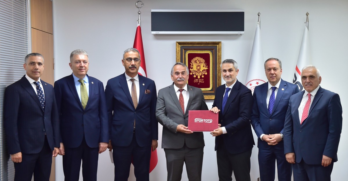 Başkan Karakullukçu Müjdeyi Verdi..Arifiye’ye Yeni Spor Tesisleri Geliyor