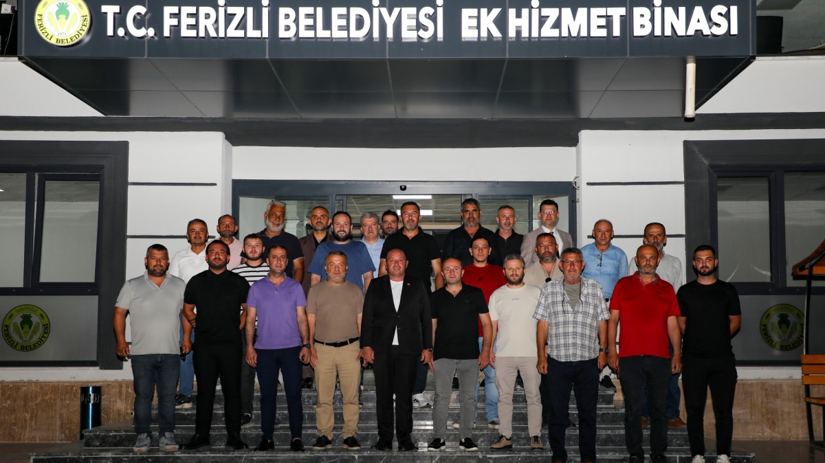 Ferizli Belediye Başkanı Mehmet Ata, Müteahhitlerle Bir Araya Geldi