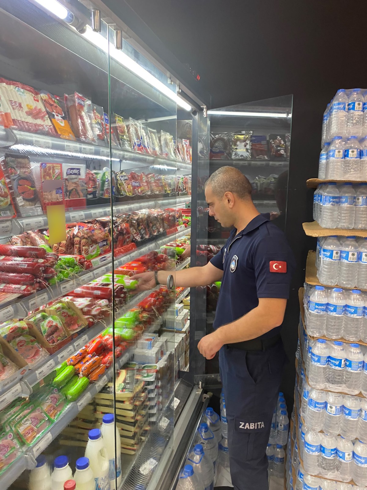 Sapanca Belediyesi Zabıta Ekiplerinden Market Denetimi