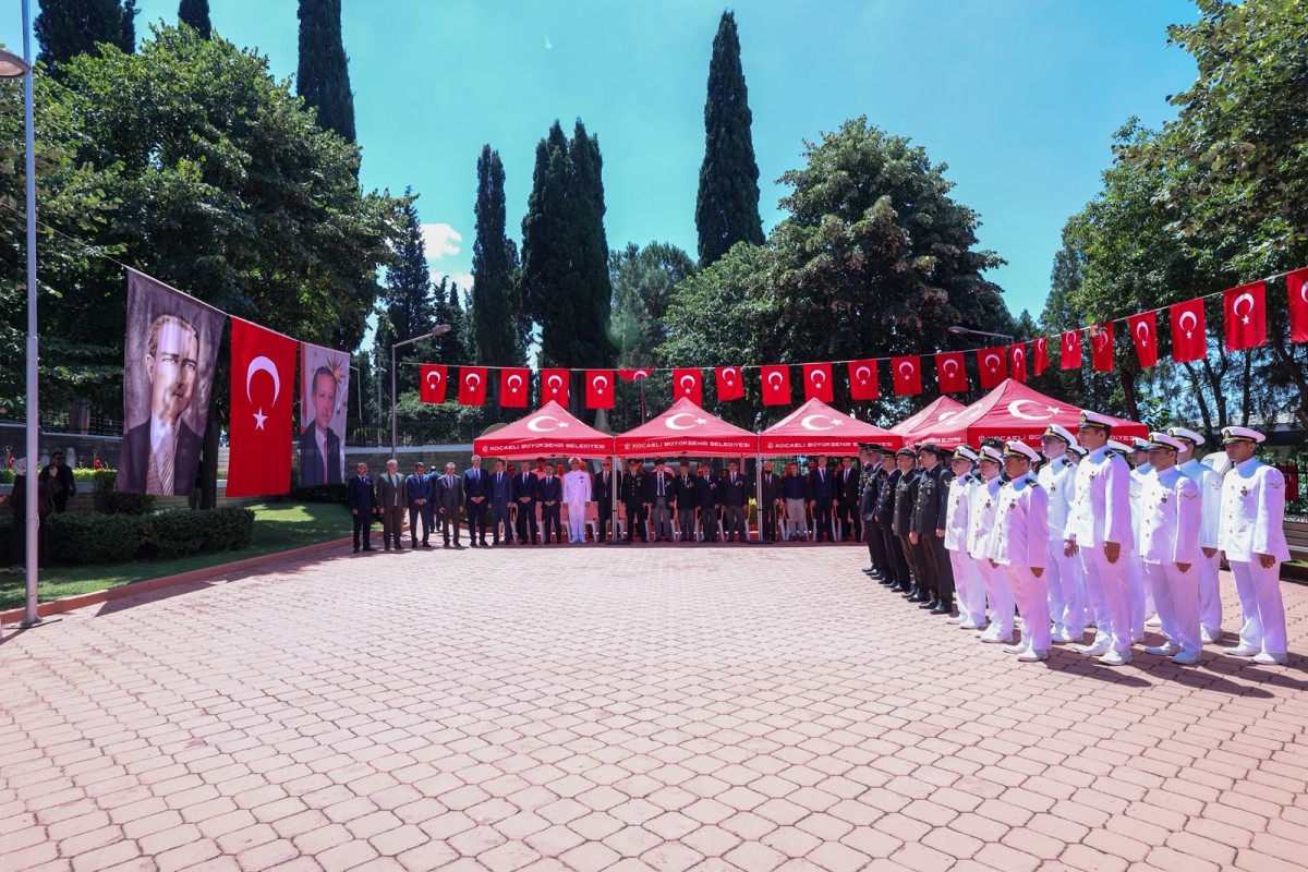 Dualar kahramanlar için yükseldi