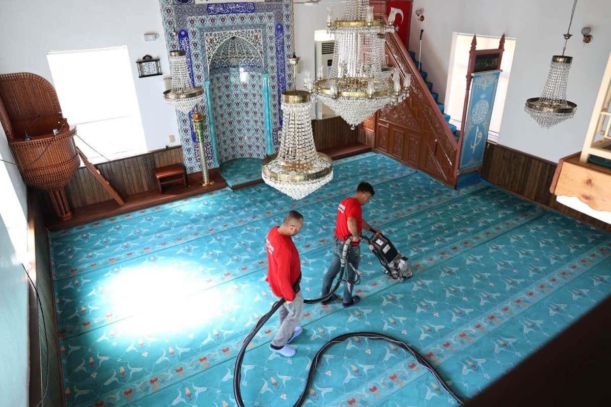 ERENLER’İN CAMİLERİNDE TEMİZLİK ÇALIŞMALARI SÜRÜYOR