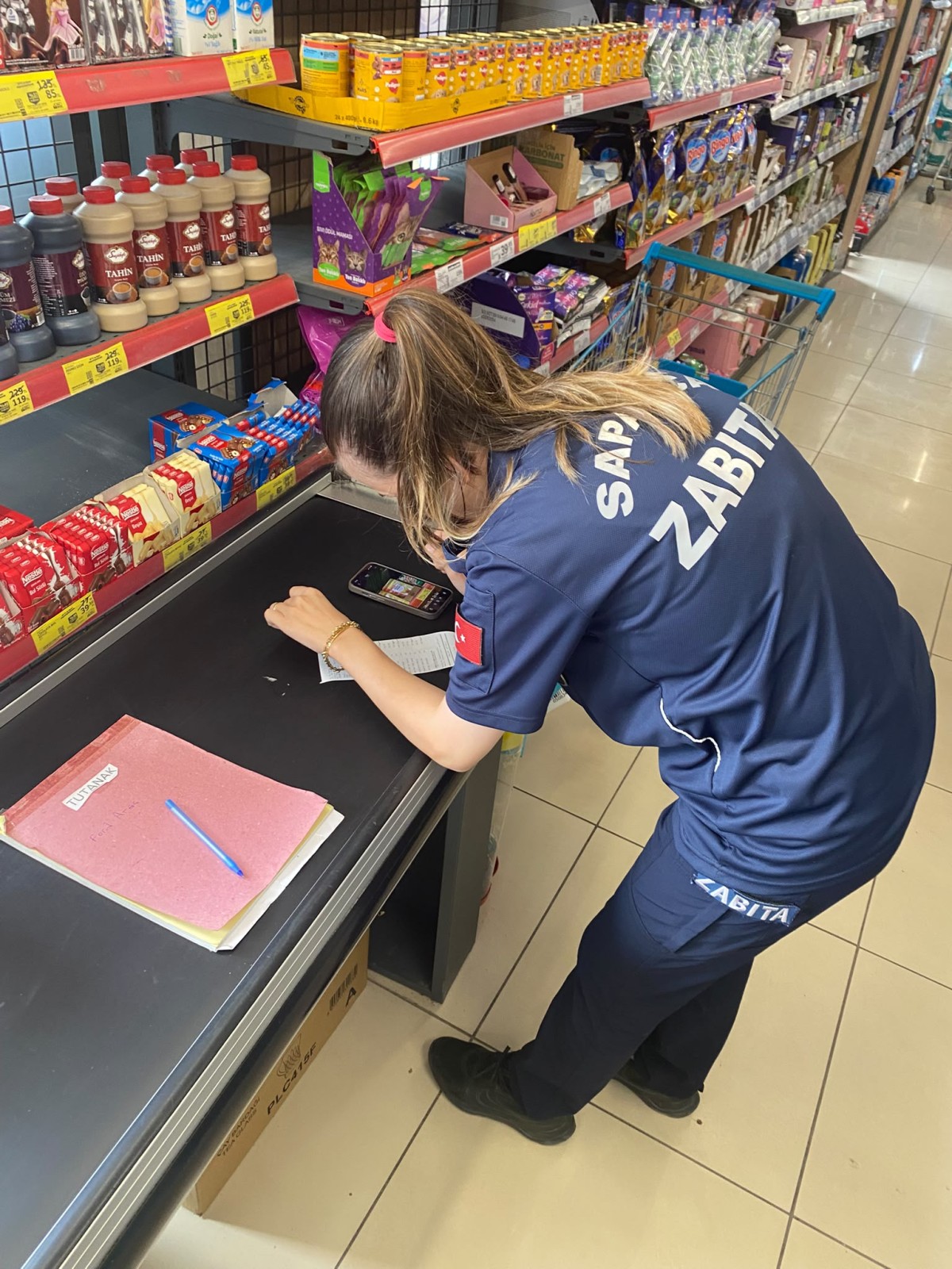 Sapanca Belediyesi Zabıta Ekiplerinden Market Denetimi